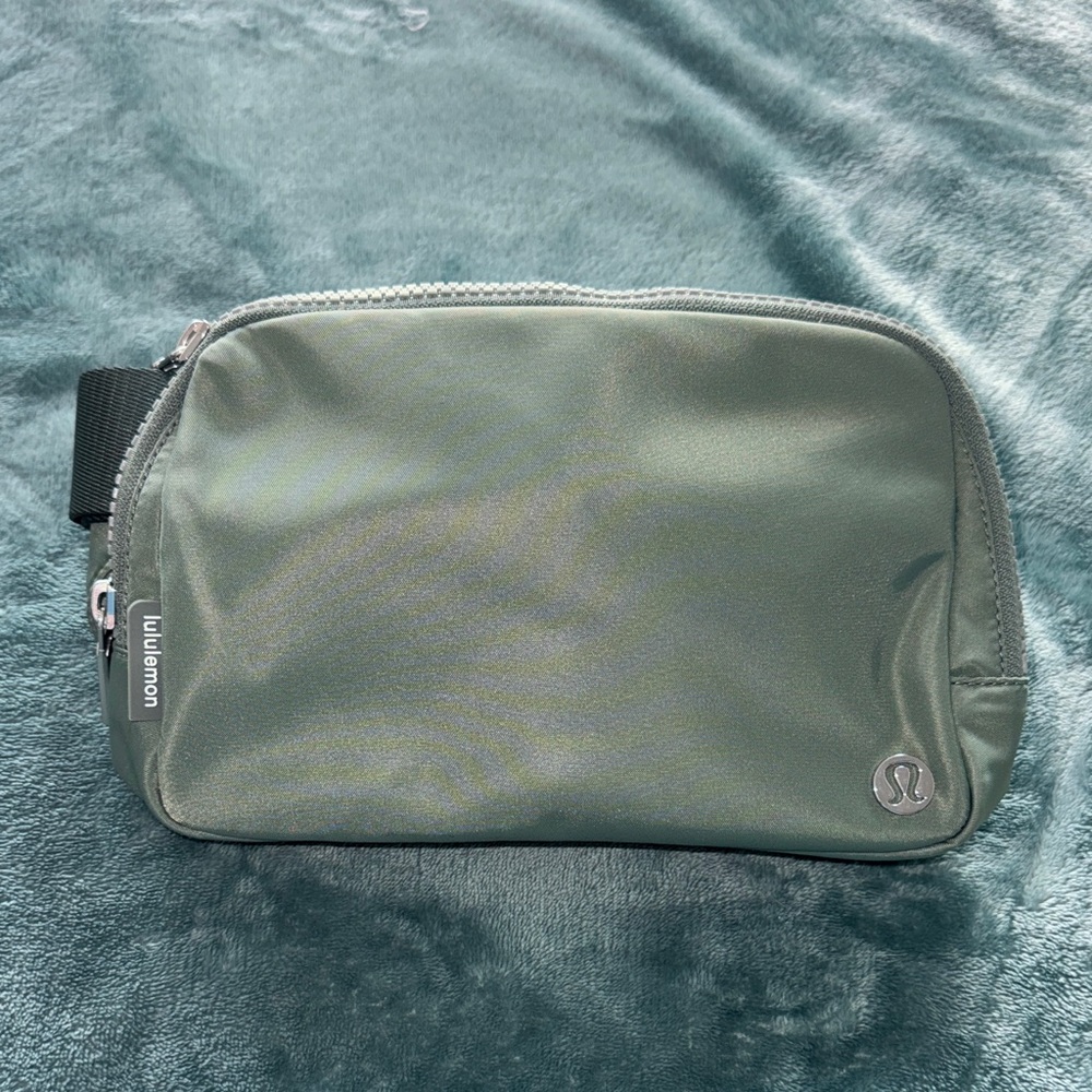 Lululemon 2L Belt Bag
